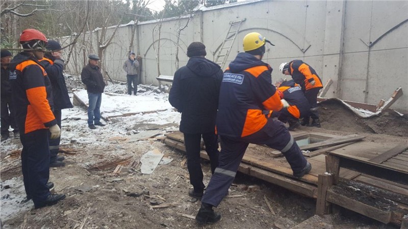 В Красноярске обрушилась стена здания, погиб рабочий