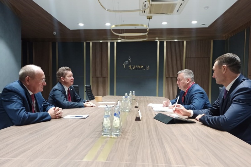 Игорь Кобзев провел рабочую встречу с председателем правления «Газпром» Сергеем Миллером в рамках ВЭФ