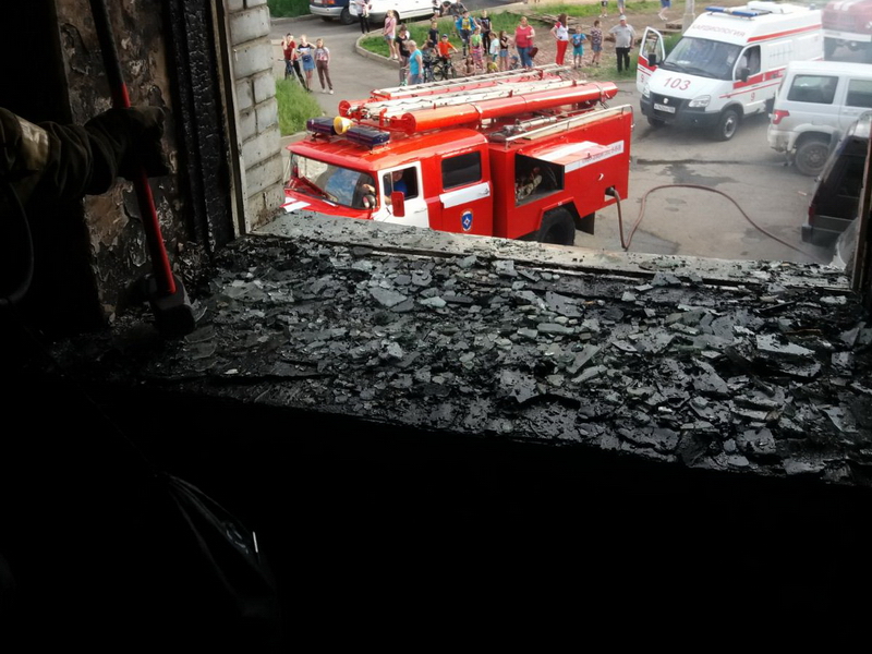 В Иркутске автомобилист заблокировал пожарную машину во дворе жилого дома