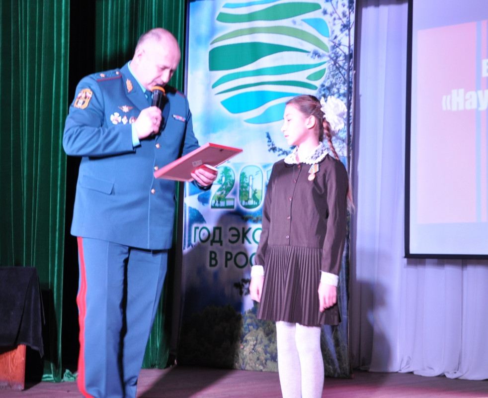 Девочку из Качугского района наградили медалью «За спасение погибающих на водах»