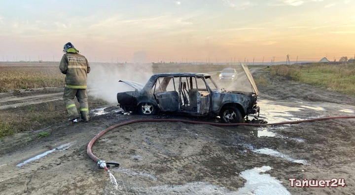 Мужчина в Иркутской области после ссоры с женой сжёг свой автомобиль