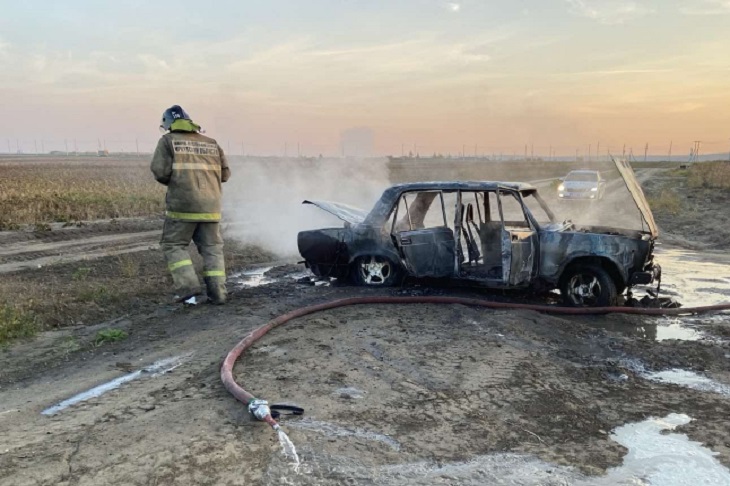 В Тельме мужчина сжег свою машину в картофельном поле после ссоры с женой