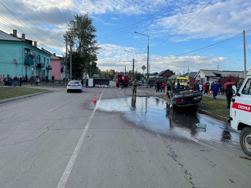 Шесть человек пострадали в результате столкновения грузовика и легковушки в Черемхово