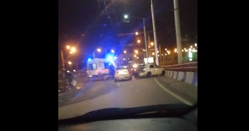 Пешеход пострадал в ДТП с участием четырех автомобилей на Академическом мосту в Иркутске