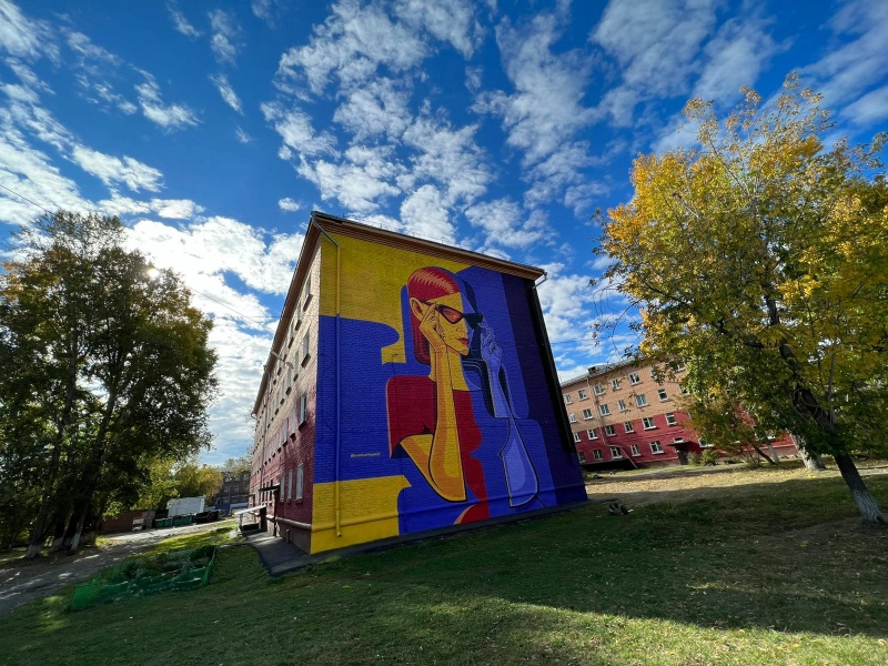 Участники фестиваля голос «Голос улиц» разрисовали фасады домов в Иркутске и Усолье-Сибирском
