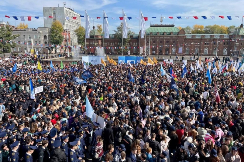 Более 6 тысяч первокурсников поучаствовали в Параде российского студенчества в Иркутске