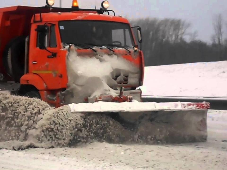 Иркутскавтодор: К снегопадам и гололеду готово 300 единиц снегоуборочной техники