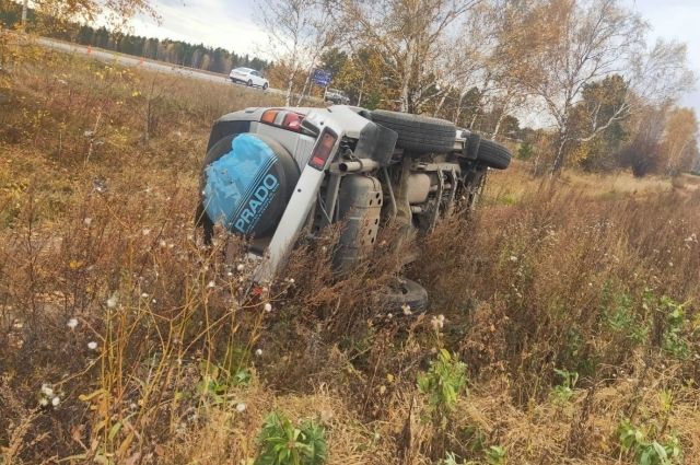 Водитель погиб при опрокидывании внедорожника на трассе в Иркутском районе