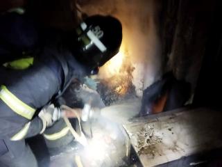 Трех человек спасли пожарные из горящего дома в Усть-Илимске