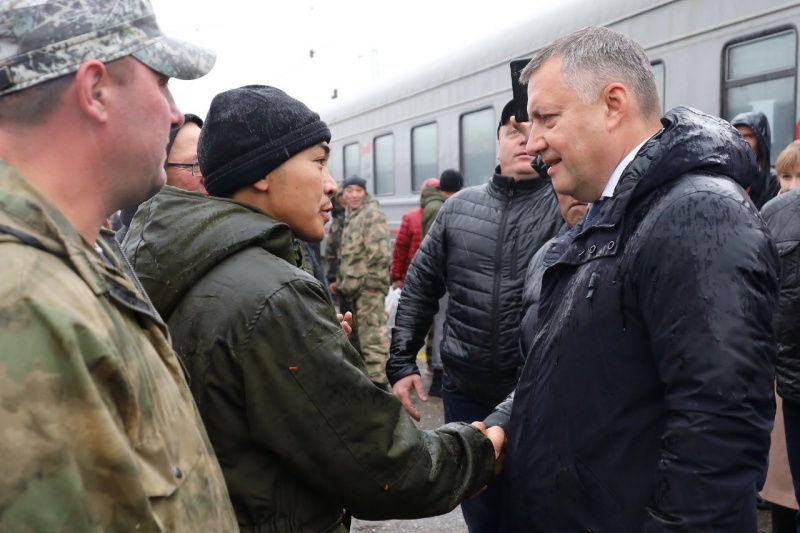 Еще два железнодорожных состава мобилизованных граждан отправили из Иркутской области на учебную подготовку в Новосибирск