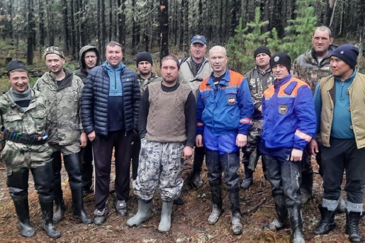 В Заларинском районе спасатели нашли бродившего неделю в тайге сборщика орехов