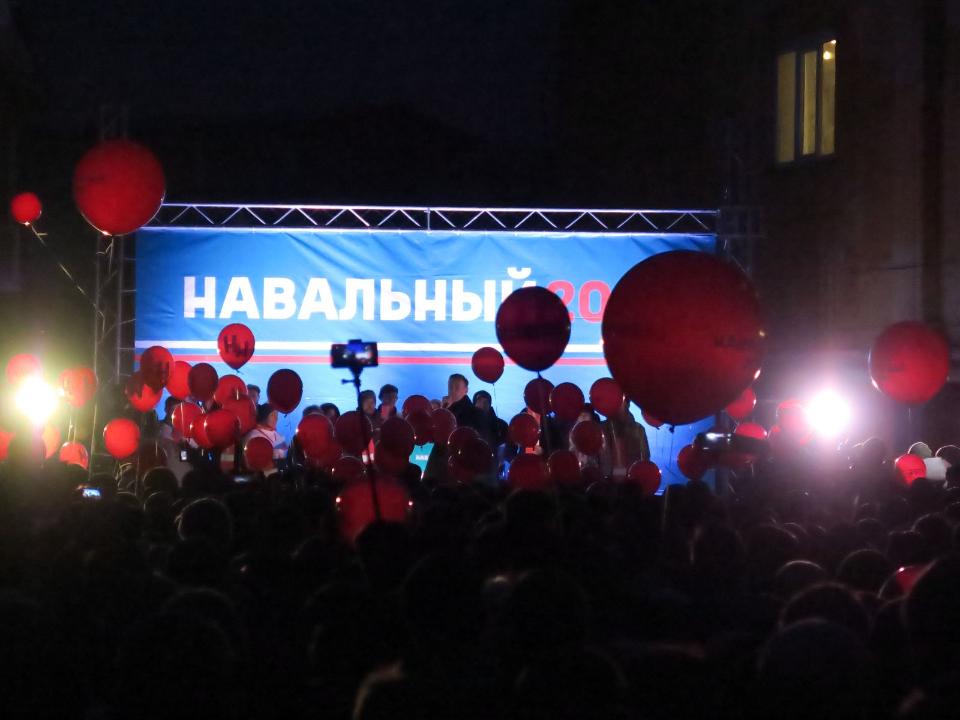 Более двух тысяч иркутян пришли на встречу с Навальным