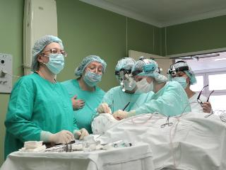 Хирурги Ивано-Матренинской детской больницы провели сложную операцию по удалению ангиофибромы