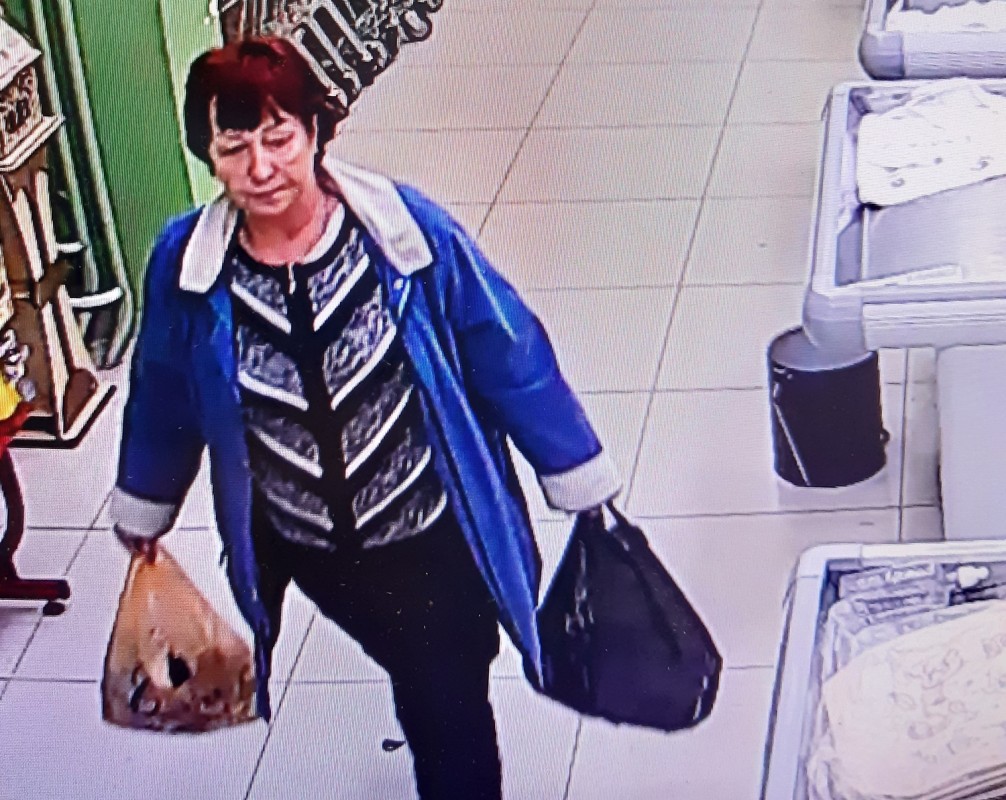 Полиция Братска устанавливает личность женщины, которую подозревают в хищении денег с чужой банковской карты