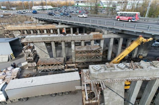 Бетонирование опор путепровода на Джамбула продолжают в Иркутске