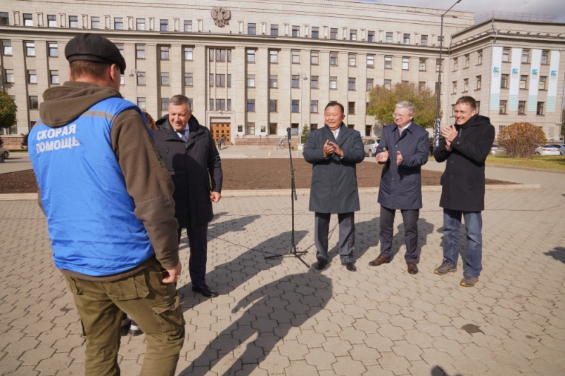 Депутаты ЗС Приангарья приняли участие в церемонии вручения автомобилей медучреждениям