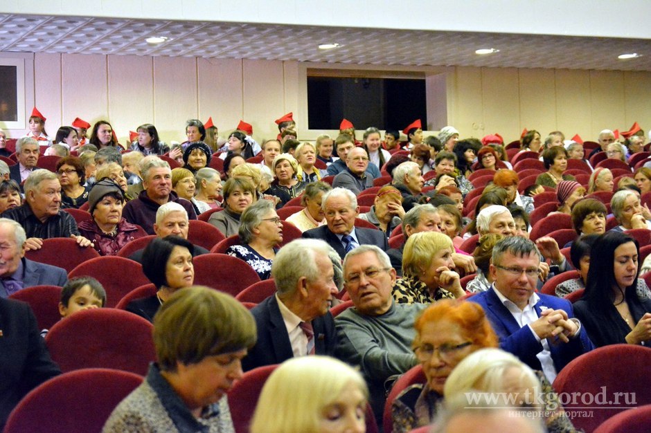 В Энергетике прошел праздничный концерт, посвященный 100-летию Октябрьской революции