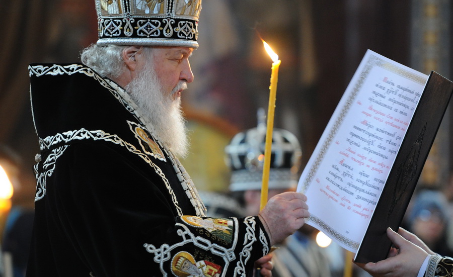 Патриарх Кирилл утвердил новые молитвы против коронавируса