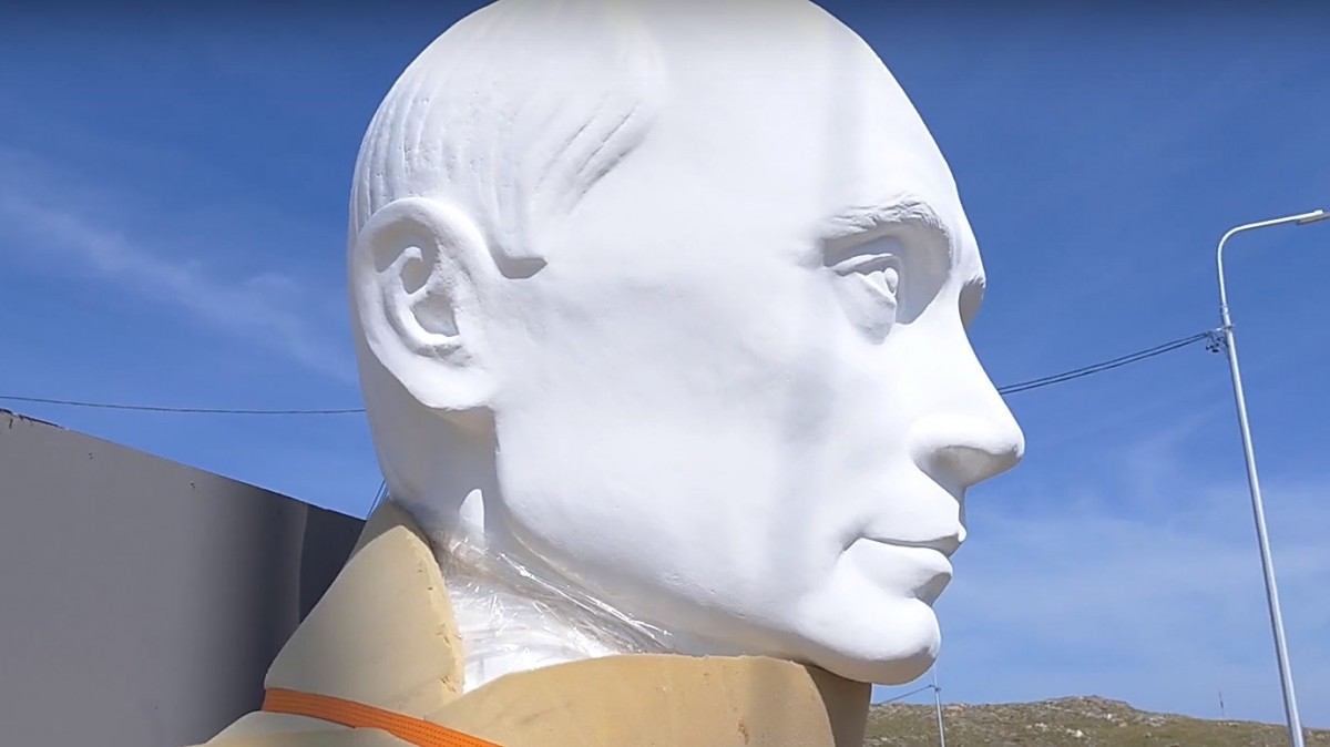 На острове Ольхон установили бюст Путина для прямых обращений к «Гаранту Конституции»