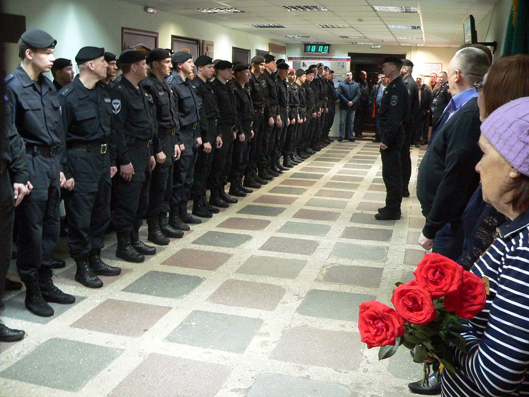 В Ангарске сотрудники ОМОН Управления Росгвардии по Иркутской области почтили память сотрудников, погибших при исполнении служебных обязанностей