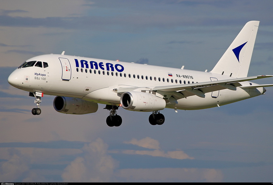 Самолет компании "ИрАэро" Superjet 100 не смог сесть с первого раза в аэропорту Читы