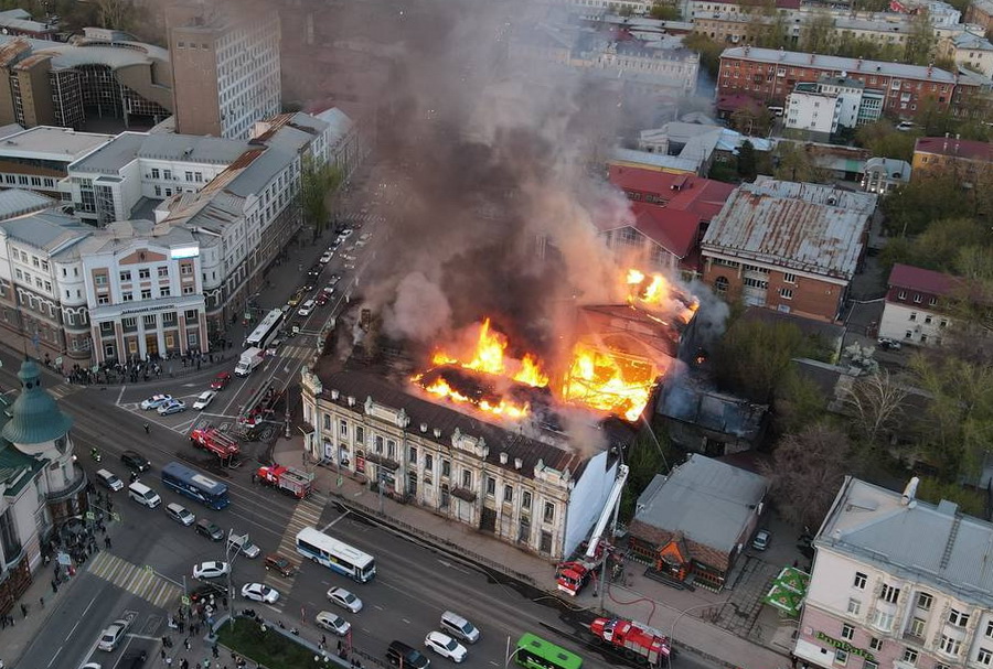 Фото пожара в центре Иркутска показывают его ужасные масштабы