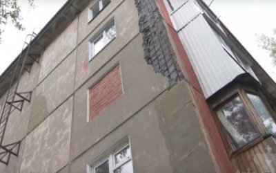 Иркутяне уже три года живут в доме с трещиной после землетрясения