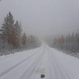 Из-за гололедицы и снегопада перекрыта северная трасса в Иркутской области