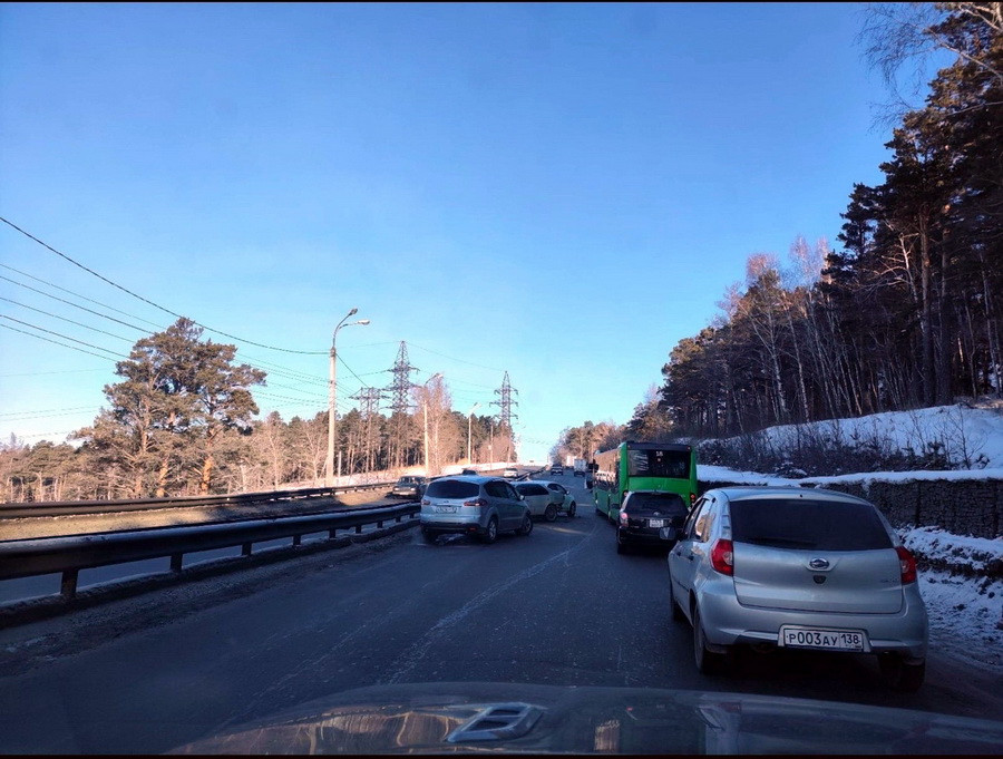 На Кайской горе произошло массовое ДТП с участием не менее четырёх автомобилей