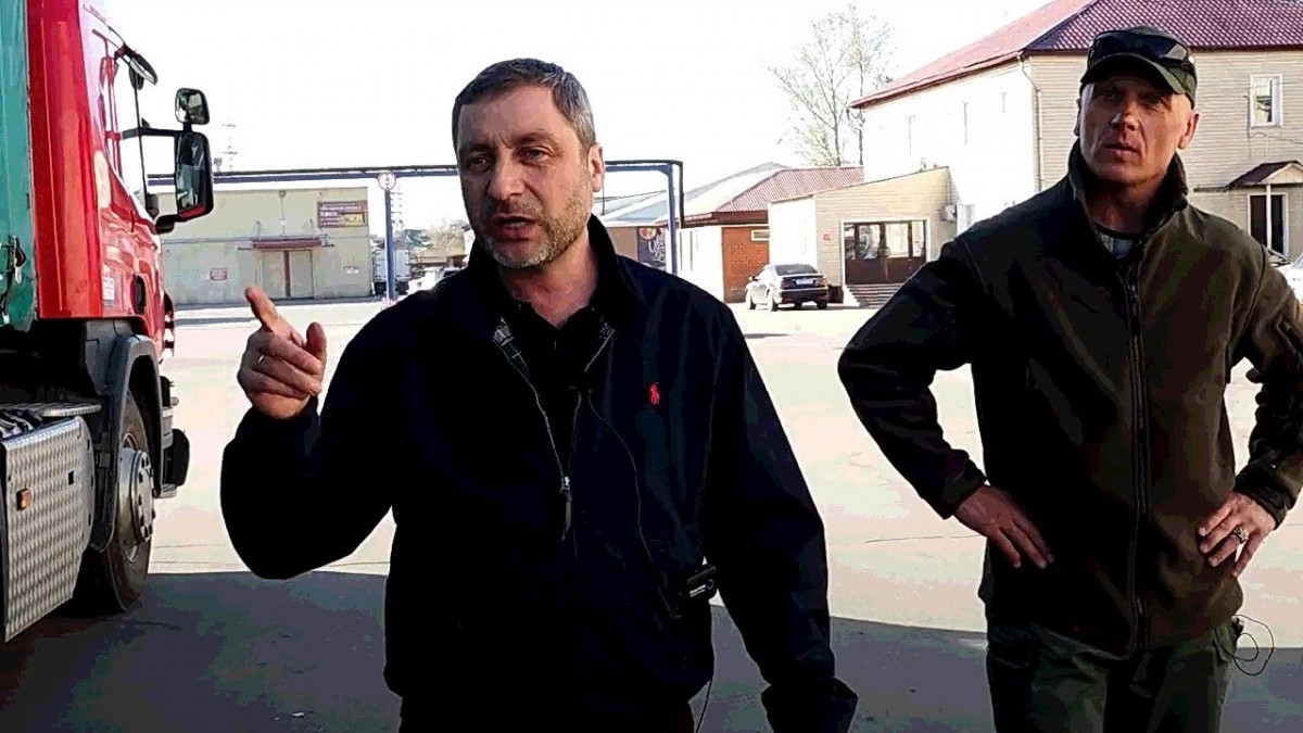 «Своих не бросаем, будем людям помогать»: компания «Основа» направила на Донбасс гуманитарный конвой