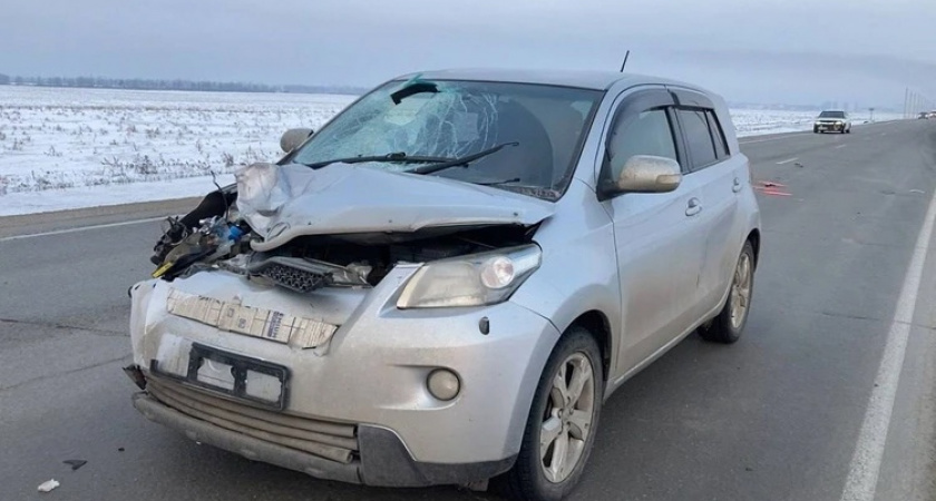 Подросток погиб под колесами автомобиля в Иркутской области