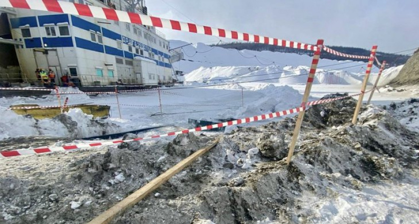 В Иркутской области бульдозер рухнул под лед: погибли двое