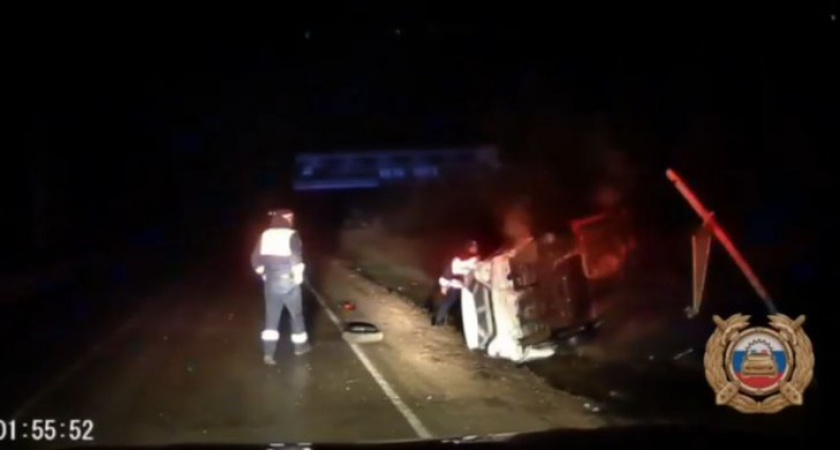 Пьяный водитель опрокинулся в кювет, убегая от полиции в Приангарье