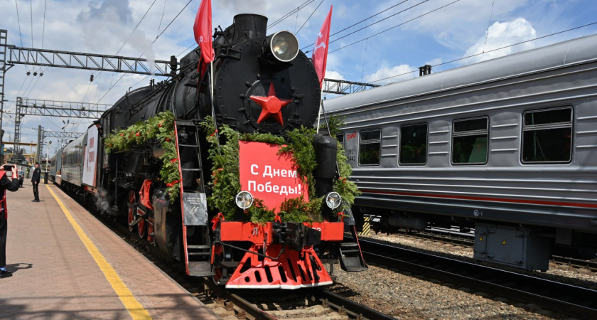 Иркутск встретил «Поезд Победы» с паровым локомотивом