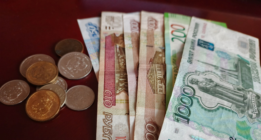 Независимо от дохода. С июня к пенсии начислят по 2900 рублей