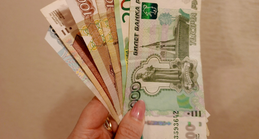 Независимо от дохода. С июня к пенсии будут выплачивать по 2900 рублей