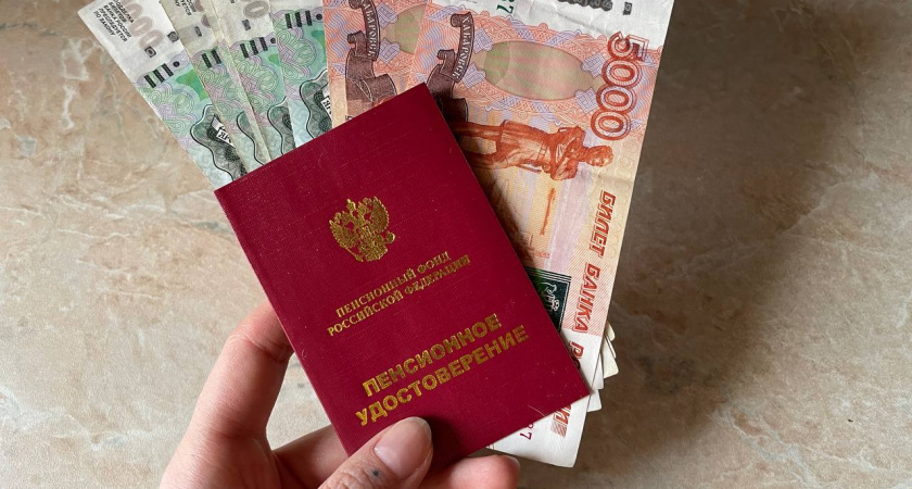 И работающим, и неработающим. Всем, кто получает пенсию, начислят разовую выплату в июне