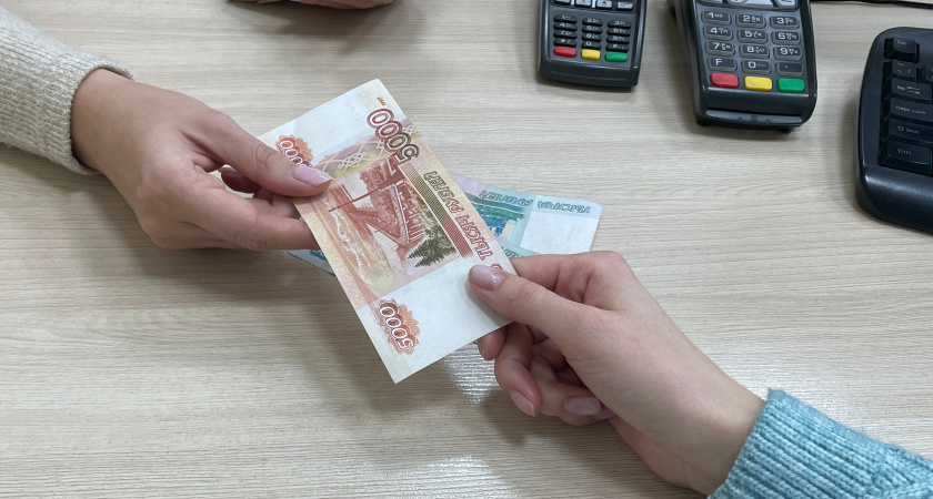 В Иркутске мошенники убедили 100-летнего пенсионера отдать 100 тысяч рублей