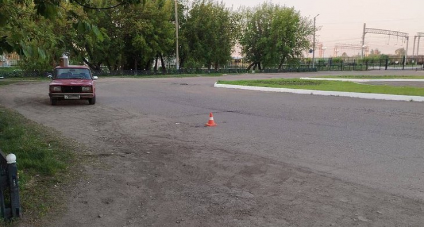 В Тайшете подросток получил серьёзную травму, спрыгнув с крыши движущейся машины
