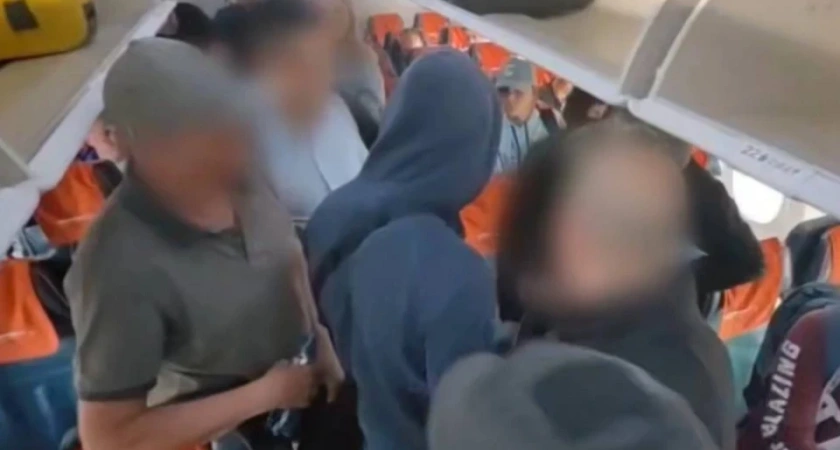 В Иркутской области на борту самолета поймали организатора запрещённой группировки