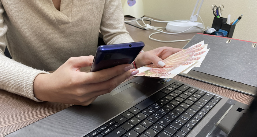 Пенсионерка из Иркутска отдала миллион рублей, поверив в обман о ДТП