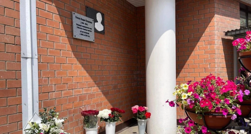 В Иркутске почтили память врача Лидии Пчелы мемориальной доской