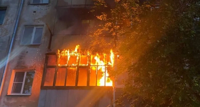В Иркутской области пожарные спасли пенсионерку при возгорании в многоэтажке