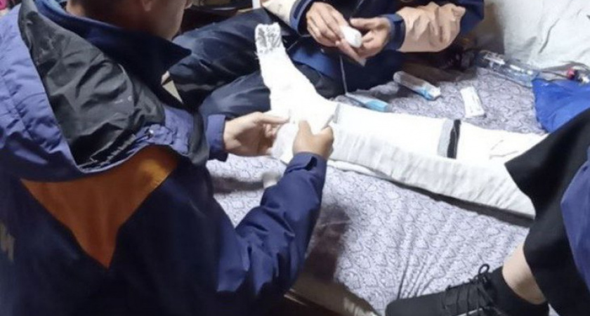 В Иркутской области спасатели эвакуировали двух туристов на Байкале