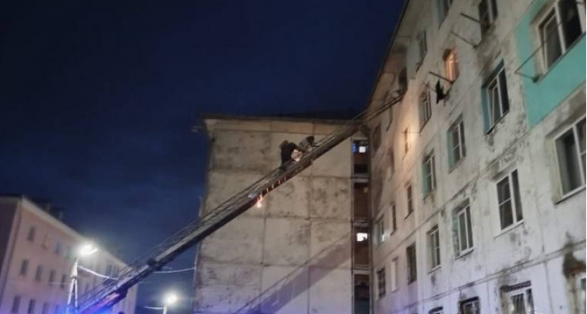 В Иркутской области из огня спасли десятки людей