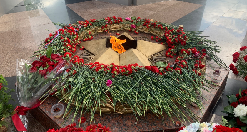 В Иркутске почтили 95-летие Воздушно-десантных войск торжественным митингом