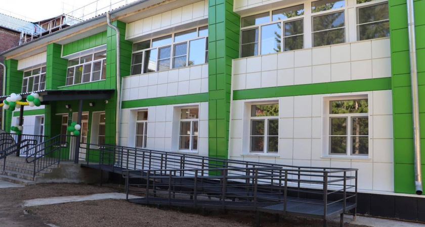 Жители одного из поселков Иркутской области теперь лечатся в обновлённой поликлинике