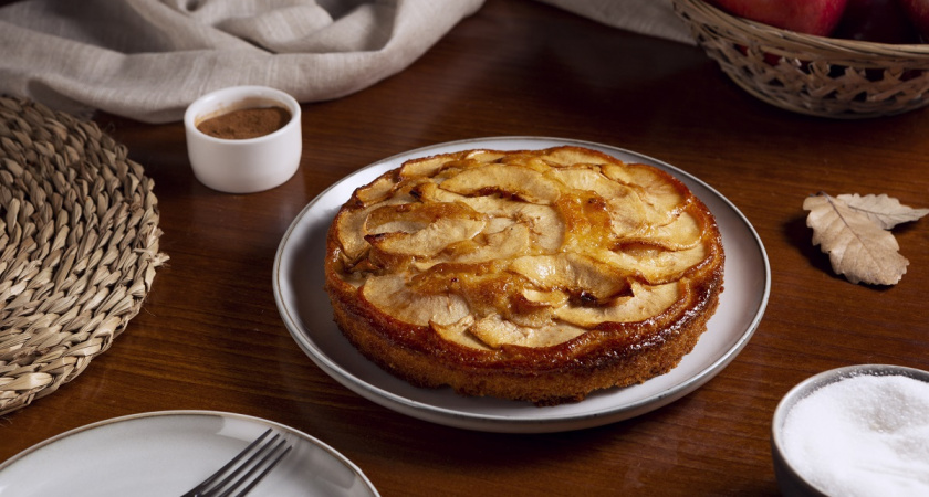 Готовлю этот яблочно-творожный пирог на сковороде за 20 минут: даже духовка не нужна — идеально, когда гости уже на пороге