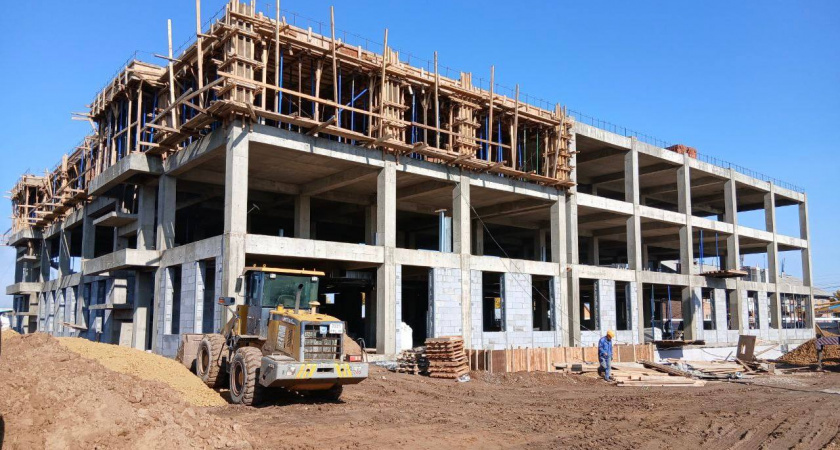 Строительство детской поликлиники в Усть-Ордынском и новой школы в Заларях вышло на ключевой этап