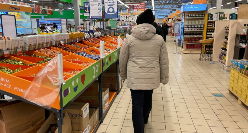 Сходили в магазин с пенсионеркой-соседкой. Я потратила 500 рублей, а соседка 300. Беру секреты экономии от пенсионеров